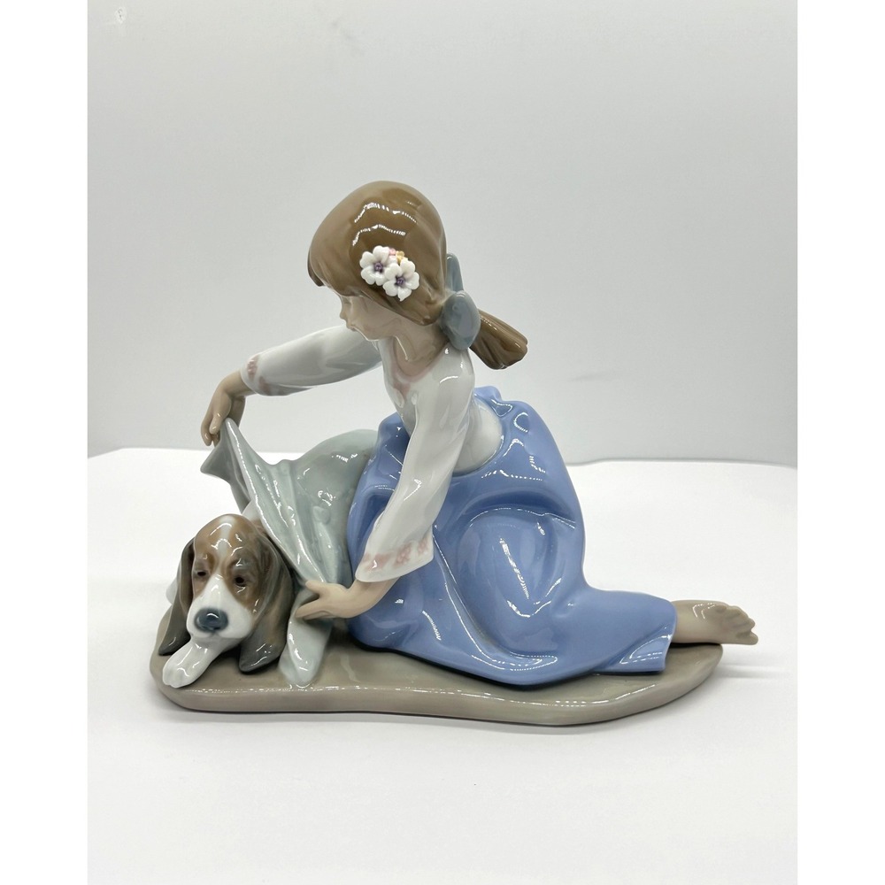Lladro Dont Forget Me 5743 Girl with Basset Hound Dog Porcelain Figurine Spain